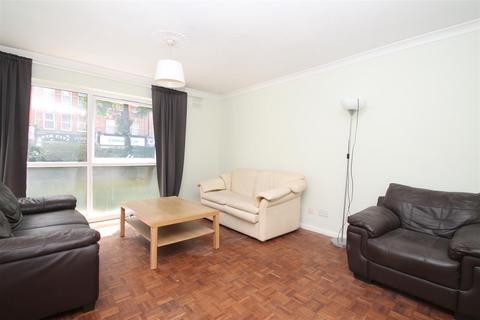 2 bedroom flat to rent, Pellipar Close, Palmers Green N13