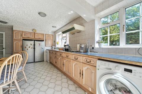 5 bedroom detached house for sale, Wolds Drive, Orpington