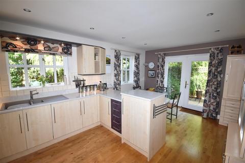 4 bedroom detached house for sale, Tudor Oaks, Elston, Newark