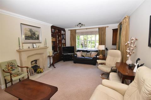 4 bedroom detached house for sale, Tudor Oaks, Elston, Newark