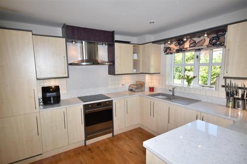 4 bedroom detached house for sale, Tudor Oaks, Elston, Newark