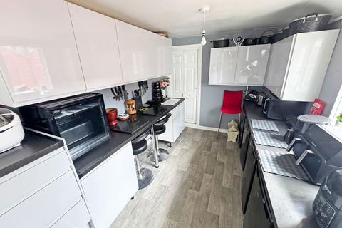 4 bedroom end of terrace house for sale, Queen Street, Rushden, Northamptonshire, NN10