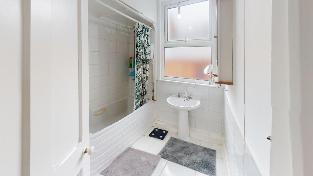 18-Premier-Rd-Bathroom