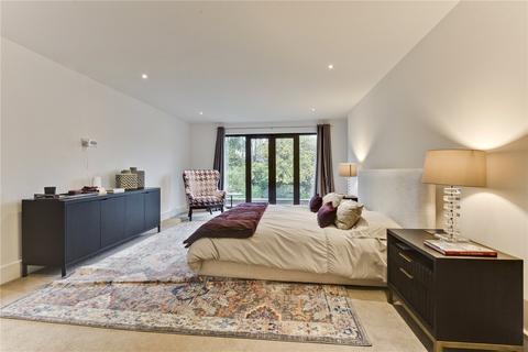 5 bedroom semi-detached house to rent, Warren Close, Esher, Surrey, KT10
