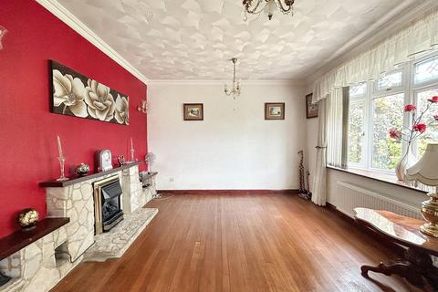 3 bedroom detached bungalow for sale, Springfield Avenue, Holbury, SO45