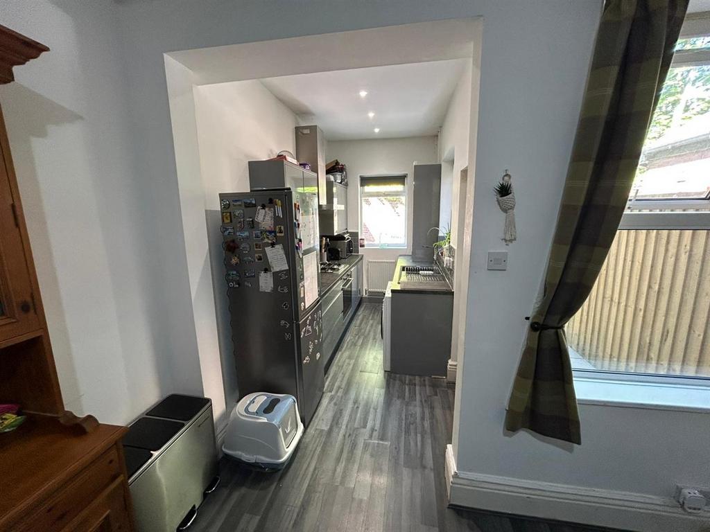 Kitchen 2.jpg