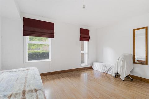 25 Turnpike Lane, Sutton, SM1 4HB