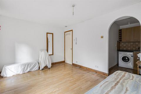 25 Turnpike Lane, Sutton, SM1 4HB
