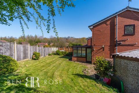 77 Clover Field, Clayton Le Woods, Chorley, PR6 7RX
