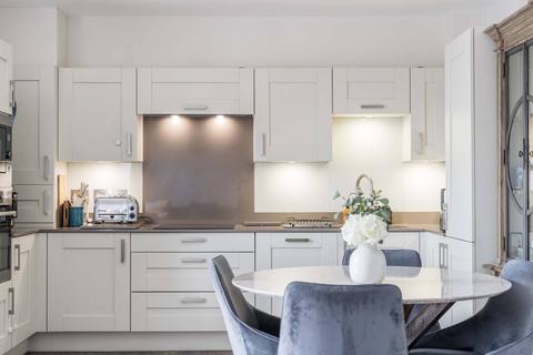 2 bedroom flat for sale, Queens Place, Guildford, Surrey, GU2