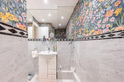 3 bedroom maisonette to rent, The Colonnades, Paddington, London, W2