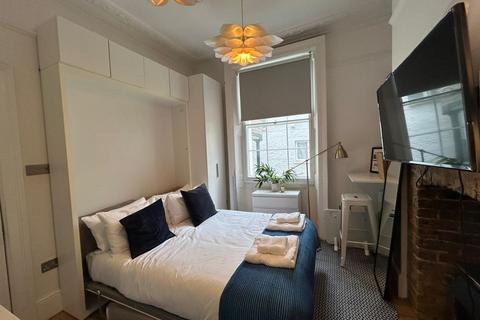 Studio to rent, Gloucester Place, London NW1
