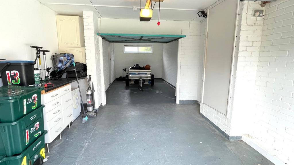 Integral tandem style garage