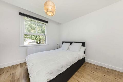 2 bedroom flat for sale, Batoum Gardens, London W6