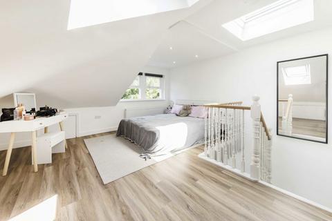 2 bedroom flat for sale, Batoum Gardens, London W6