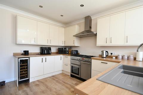 18 Winchester Road, Bexleyheath, DA7 4TX