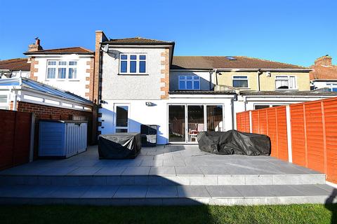 18 Winchester Road, Bexleyheath, DA7 4TX