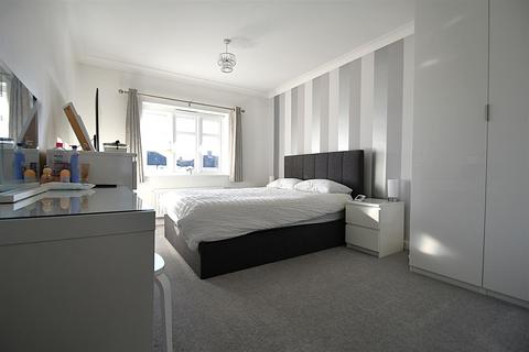 18 Winchester Road, Bexleyheath, DA7 4TX