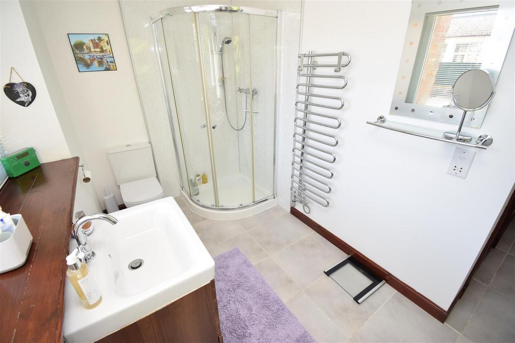 En suite shower room.jpg