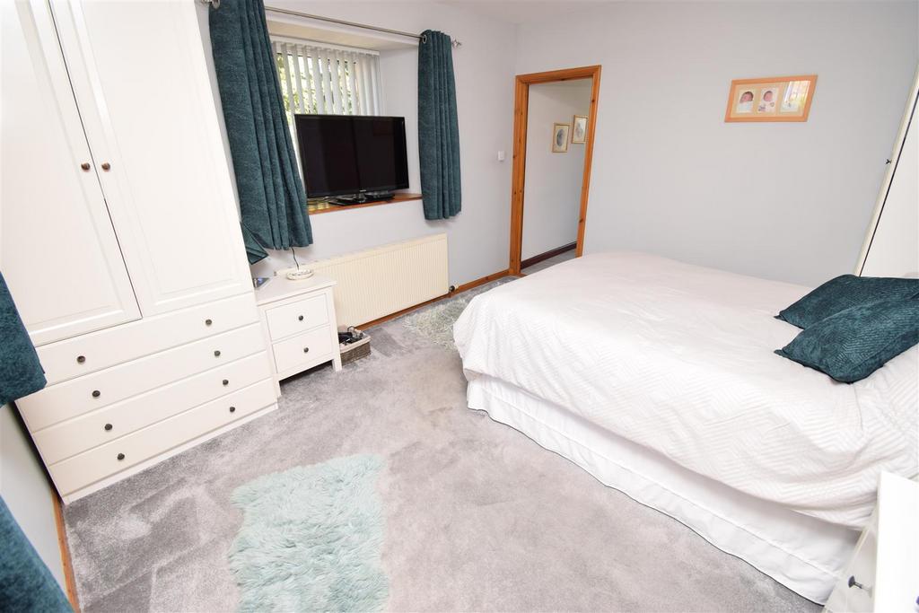 Ground floor bedroom (2).jpg