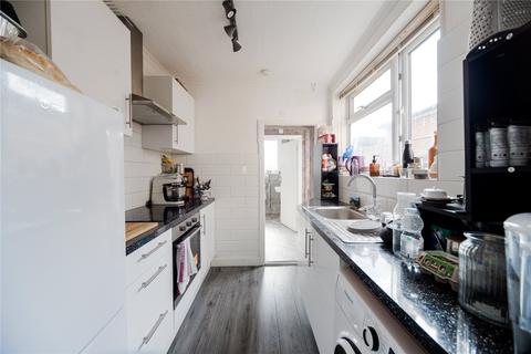 3 bedroom terraced house for sale, Queens Road, London, N11