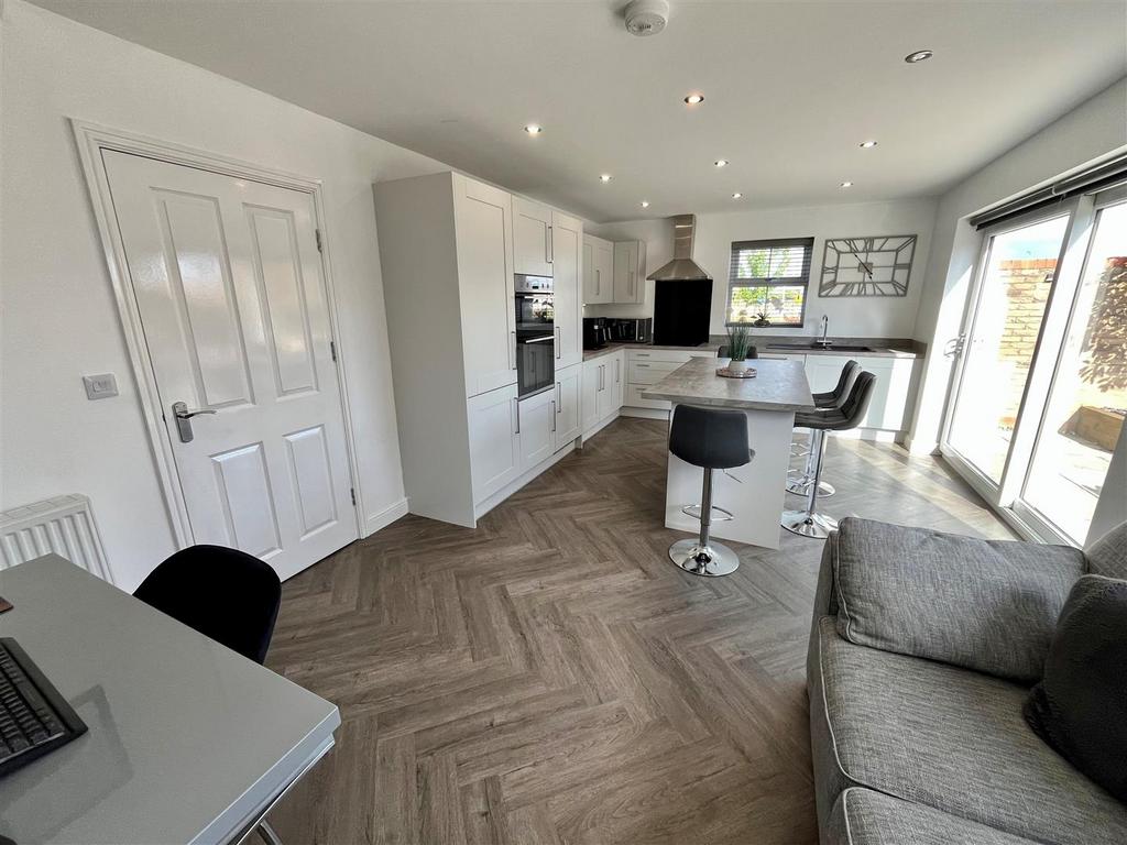 Dining Kitchen - Image One.jpg