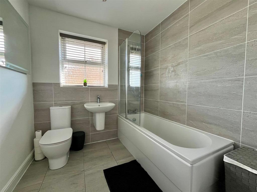Family Bathroom.jpg