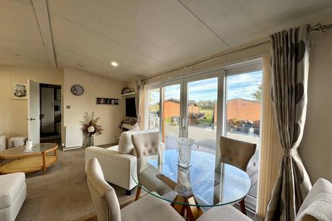 2 bedroom lodge for sale, Preston
