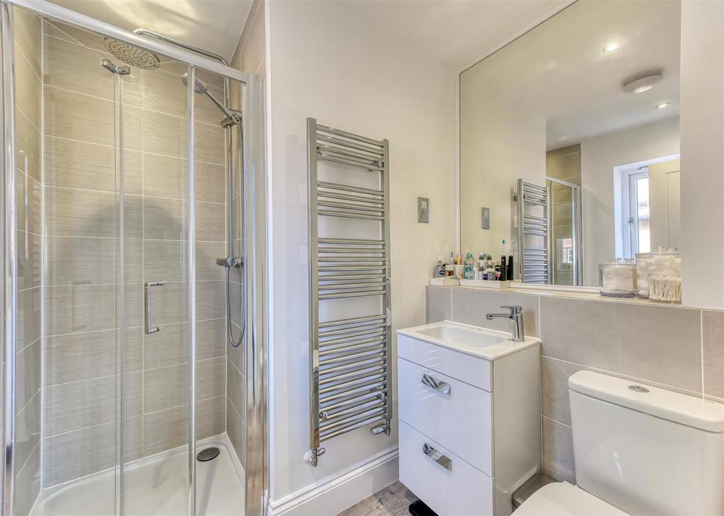 30 Anvil Close-bed1 ensuite.jpg