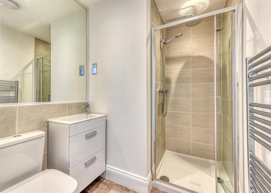 30 Anvil Close-bed2 ensuite.jpg