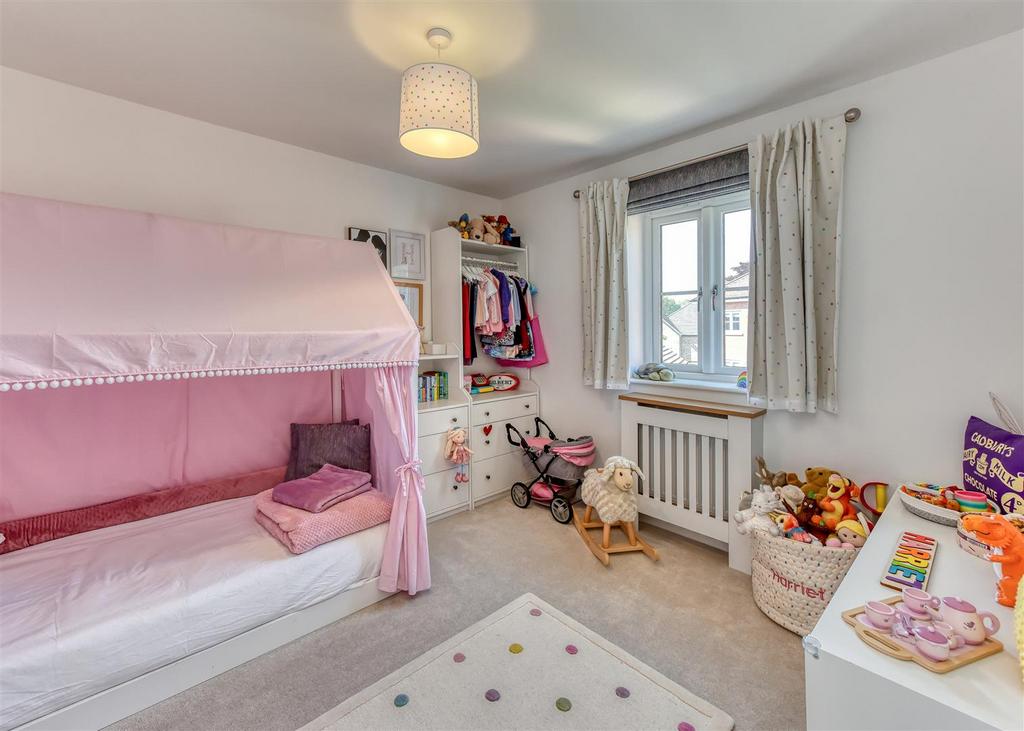 30 Anvil Close-bed3.jpg