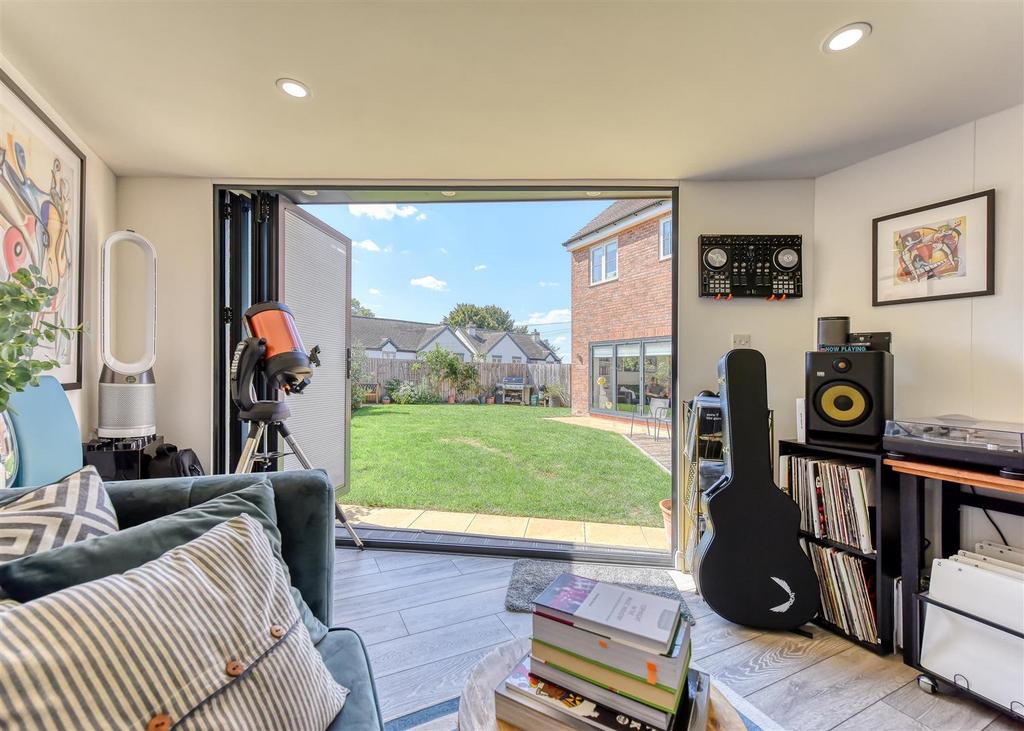30 Anvil Close-garden room2.jpg