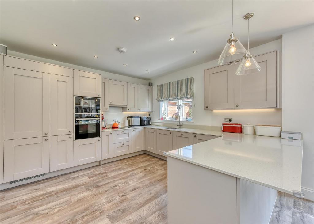 30 Anvil Close-kitchen2.jpg