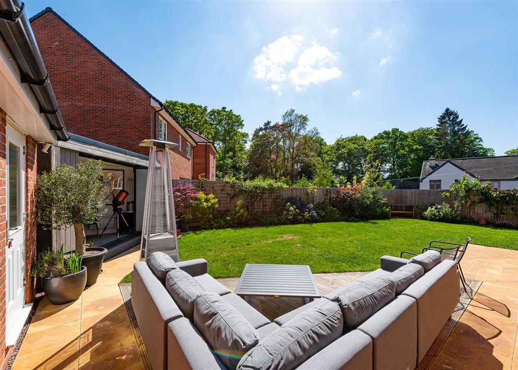 30 Anvil Close-external1.jpg
