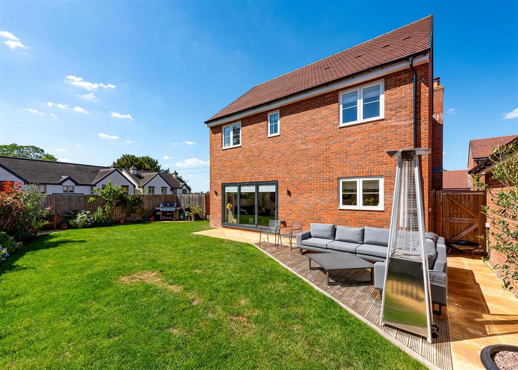 30 Anvil Close-external5.jpg