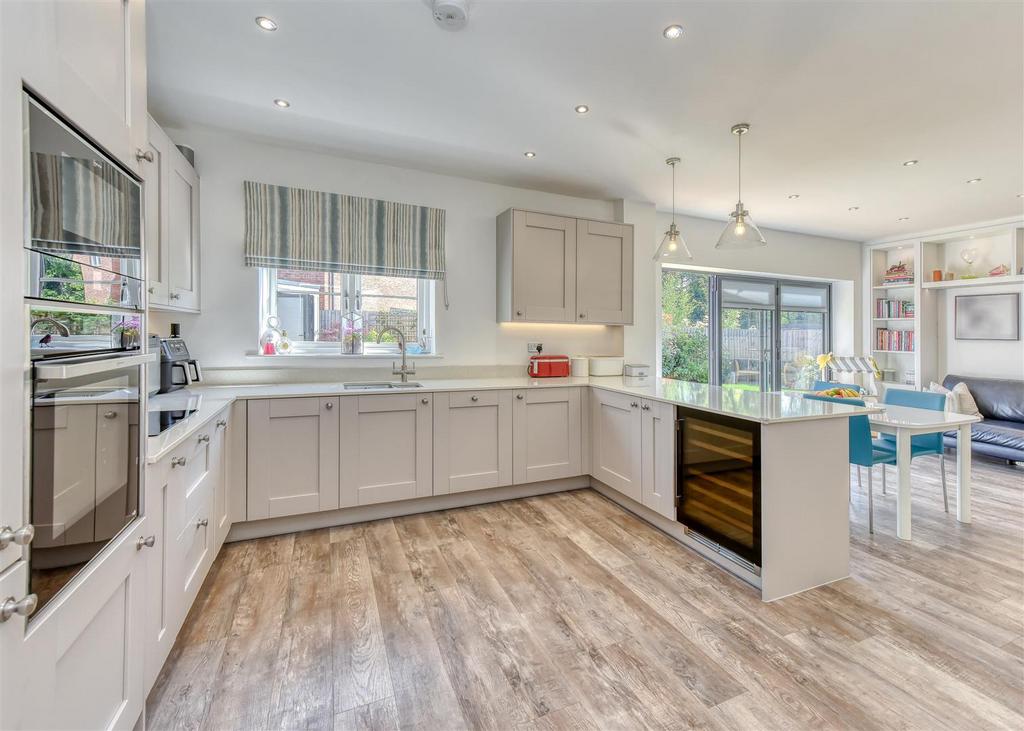 30 Anvil Close-kitchen3 Rev A.jpg
