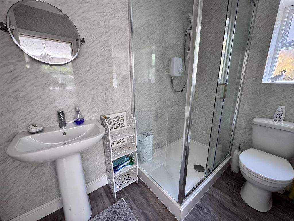Ensuite Shower Room/WC