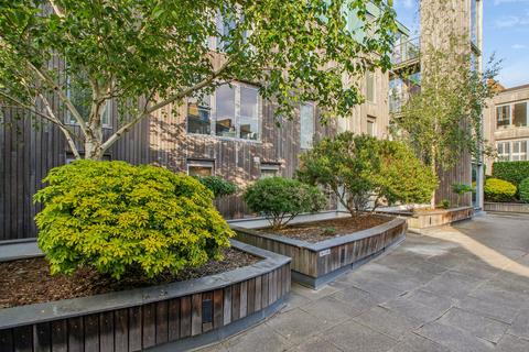 2 bedroom flat for sale, Balham Grove, London, SW12