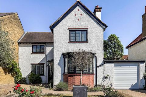 204 Kneller Road, Twickenham, TW2 7EF
