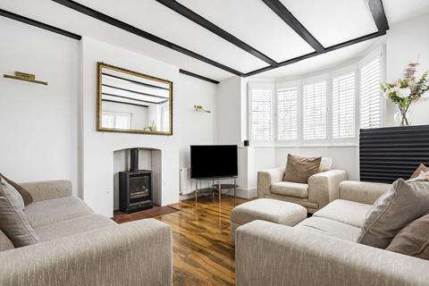204 Kneller Road, Twickenham, TW2 7EF