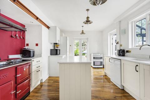 204 Kneller Road, Twickenham, TW2 7EF