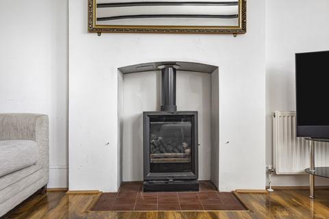 204 Kneller Road, Twickenham, TW2 7EF