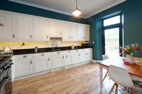 8 St. Barchans Road, Kilbarchan, Johnstone, PA10 2AR