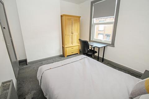 5 bedroom terraced house to rent, Welton Grove, Hyde Park, Leeds, LS6
