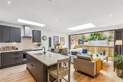 Ilminster Gardens, SW11