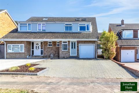 82 Fairfield, Buntingford, SG9 9NU