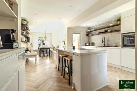 82 Fairfield, Buntingford, SG9 9NU