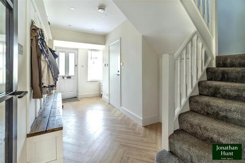 82 Fairfield, Buntingford, SG9 9NU
