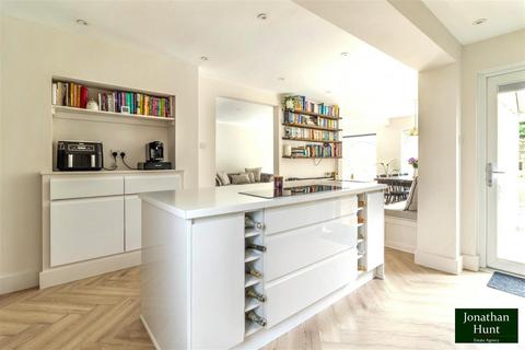 82 Fairfield, Buntingford, SG9 9NU