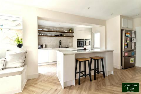 82 Fairfield, Buntingford, SG9 9NU